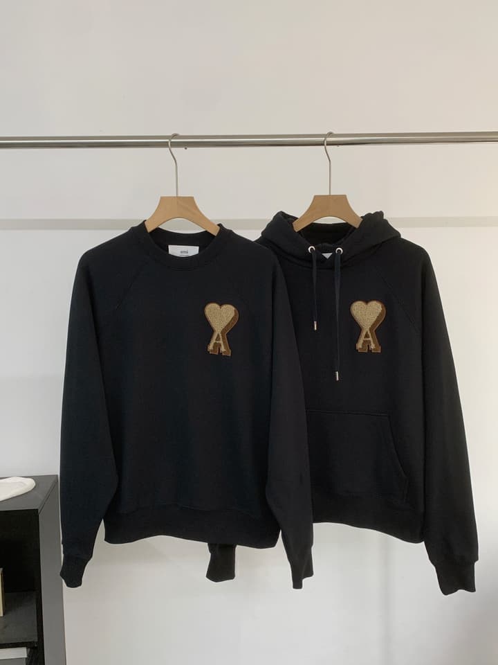 AMI Paris Heart Logo Embroidered Sweatshirt – 25SS in Black Crew Neck Sweatshirt