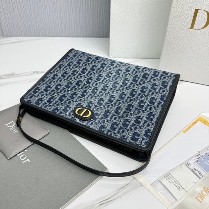 Dior 30 Montaigne Oblique Jacquard Clutch Bag in Beige Oblique