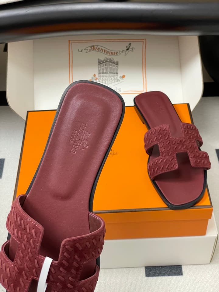 Hermès Oran Woven Suede Sandals – 2025 Collection in Black Leather