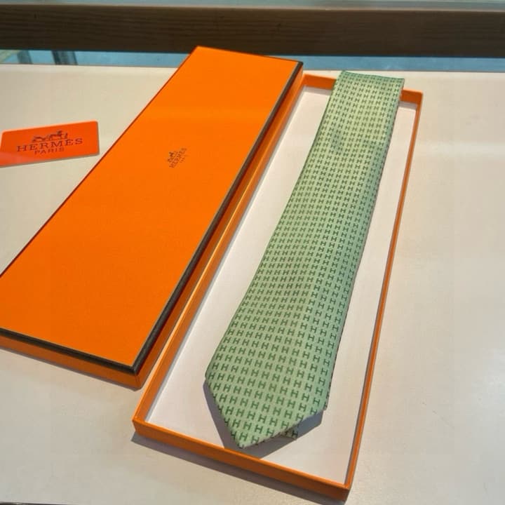 Hermès H-Letter Men's Silk Tie Series in Burgundy Microdot