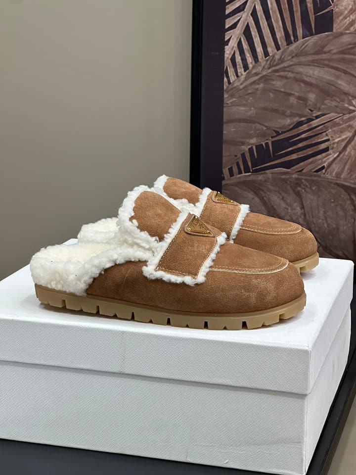 Prada FW24 Suede Fur Slippers – FW24 in Beige Suede