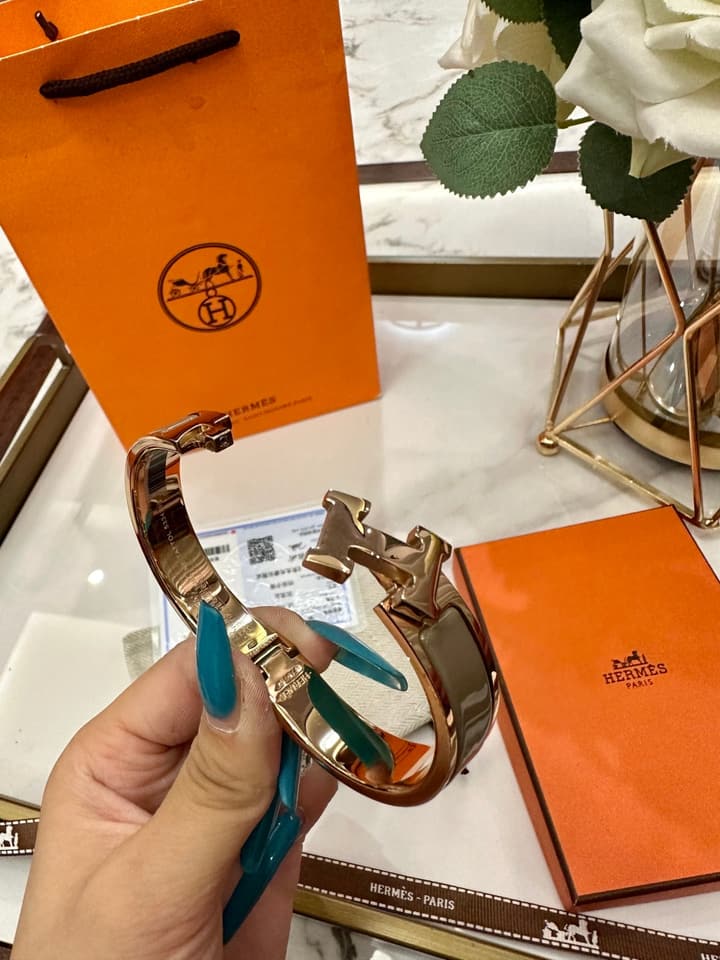 Hermès H-Letter Oval Enamel Bracelet