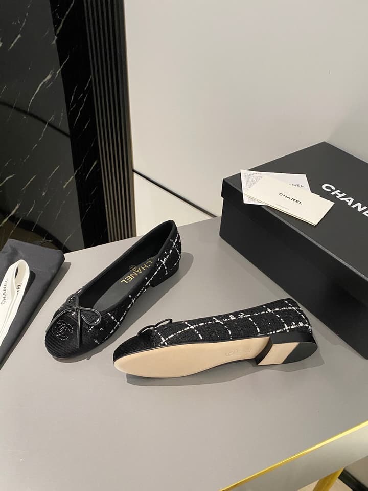 Chanel Classic Ballet Flats in Shiny Black