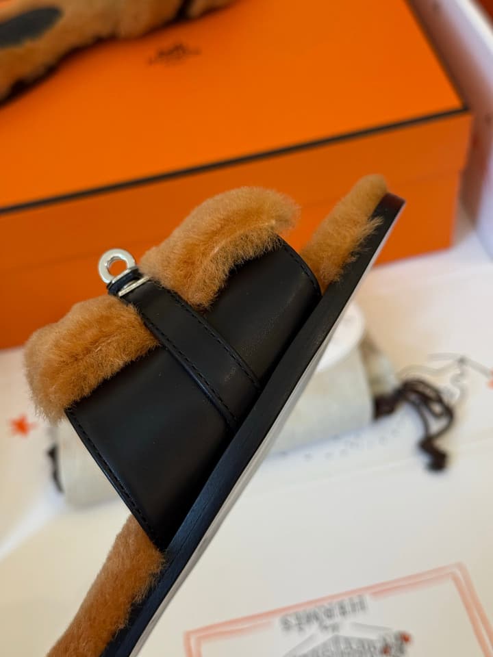 Hermès Kelly Buckle Fur Slippers – 25FW in Cognac Two-tone Plush