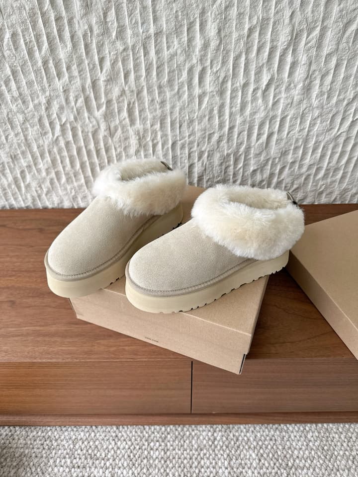 UGG Sheepskin Fur-Lined Slippers – Autumn/Winter Collection in Tall Light Pink With Cream Fur