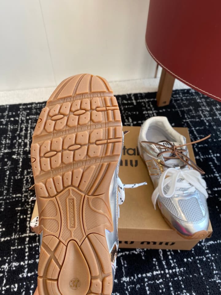 Miu Miu x New Balance 530 Sneakers – 25SS in Light Silver With Mixed Laces