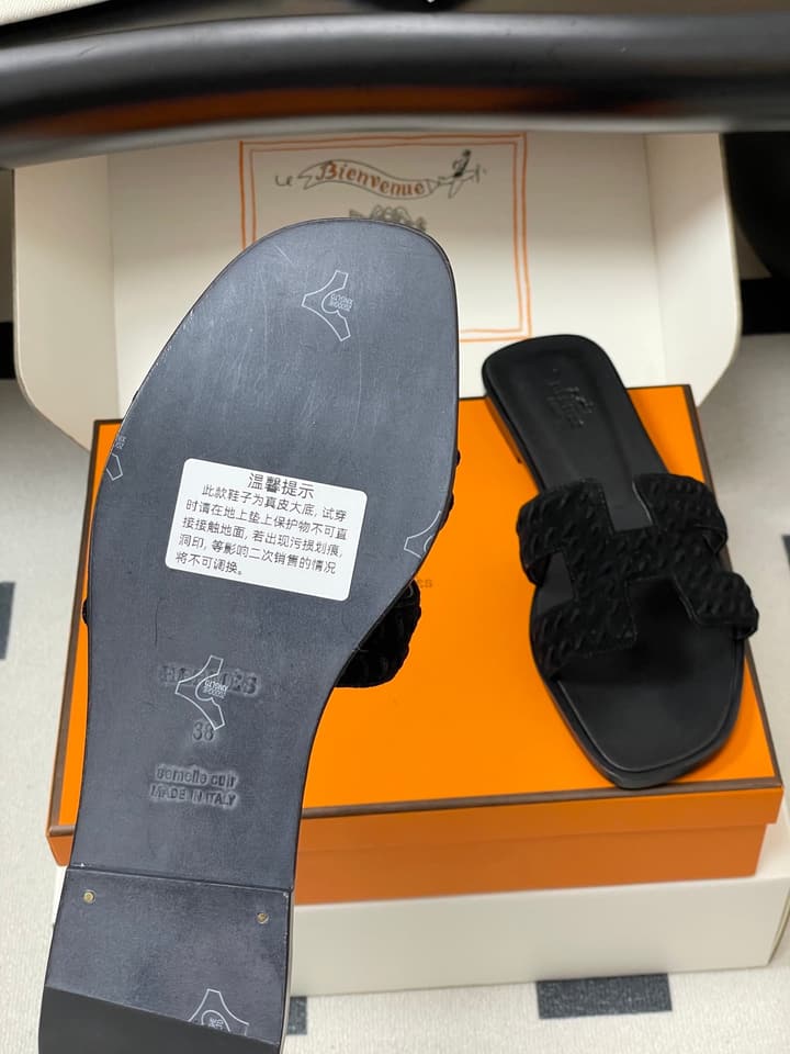 Hermès Oran Woven Suede Sandals – 2025 Collection in Black Leather