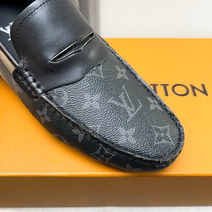 Louis Vuitton Pebbled Leather Driving Shoes in Black Textured Leather