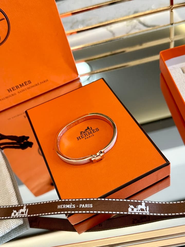 Hermès H-Letter Oval Enamel Bracelet
