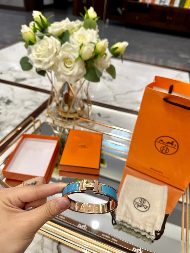 Hermès H-Letter Oval Enamel Bracelet in Gold H Logo Creamy Beige Band