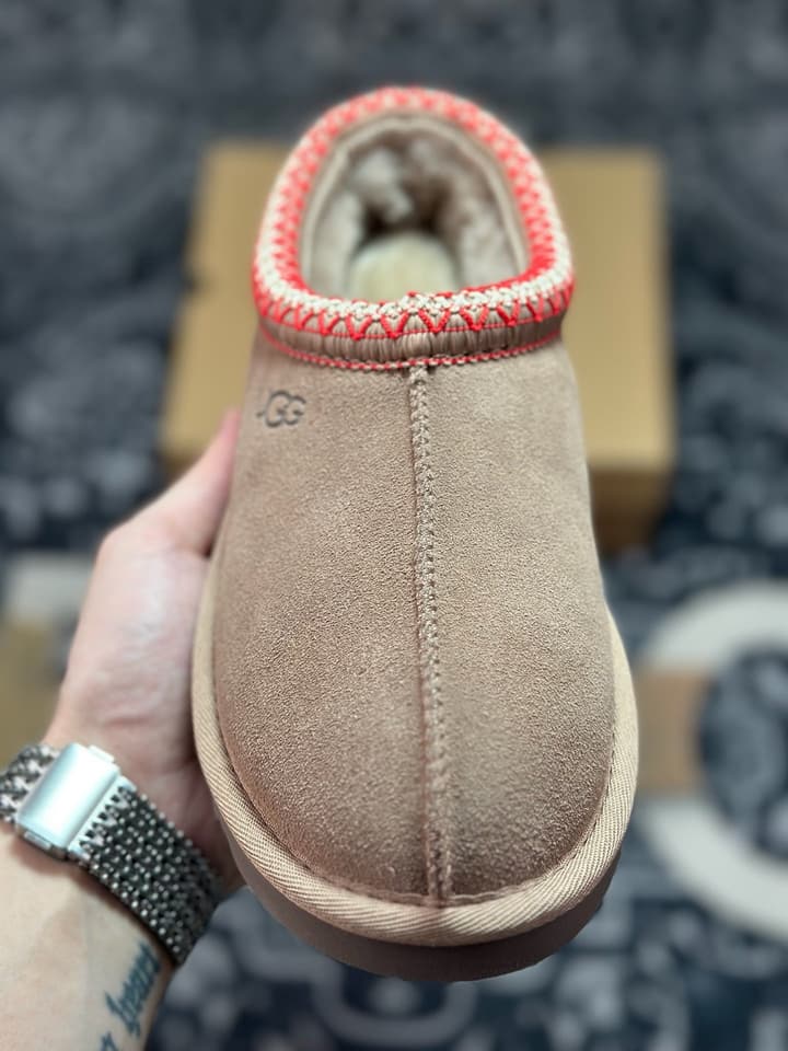 UGG Tazz Platform Snow Boots in Oak Brown With Coral Trim