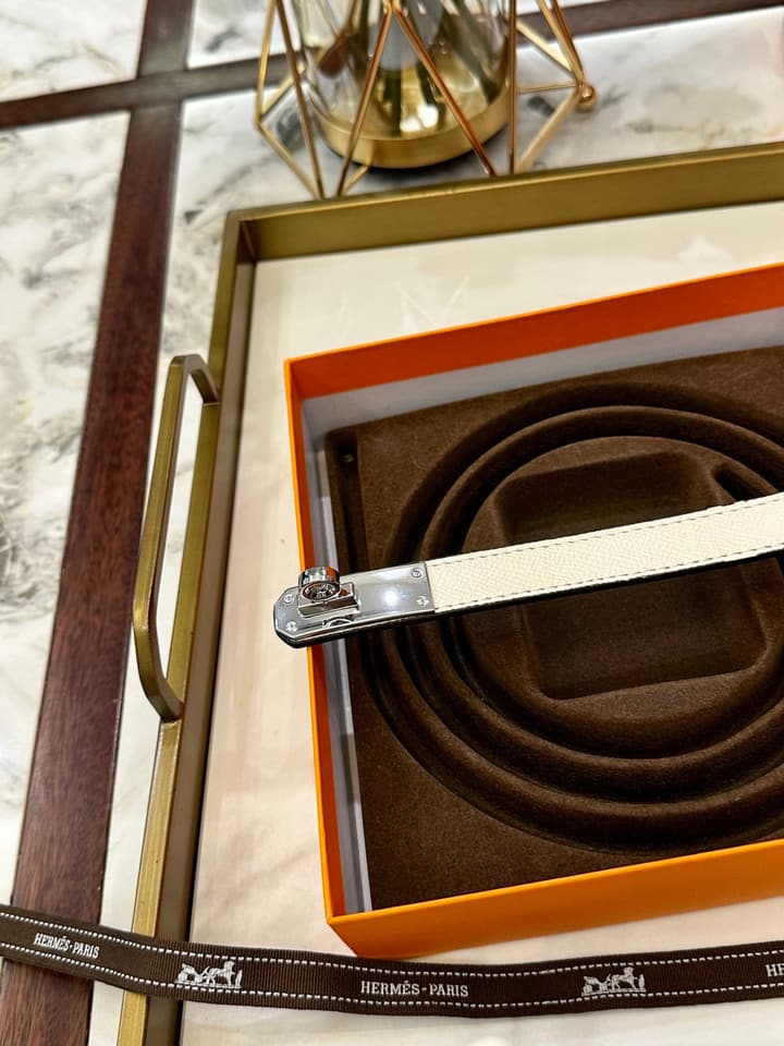 Hermès Slim Leather Belt – 2.0cm in Black With Silver Buckle