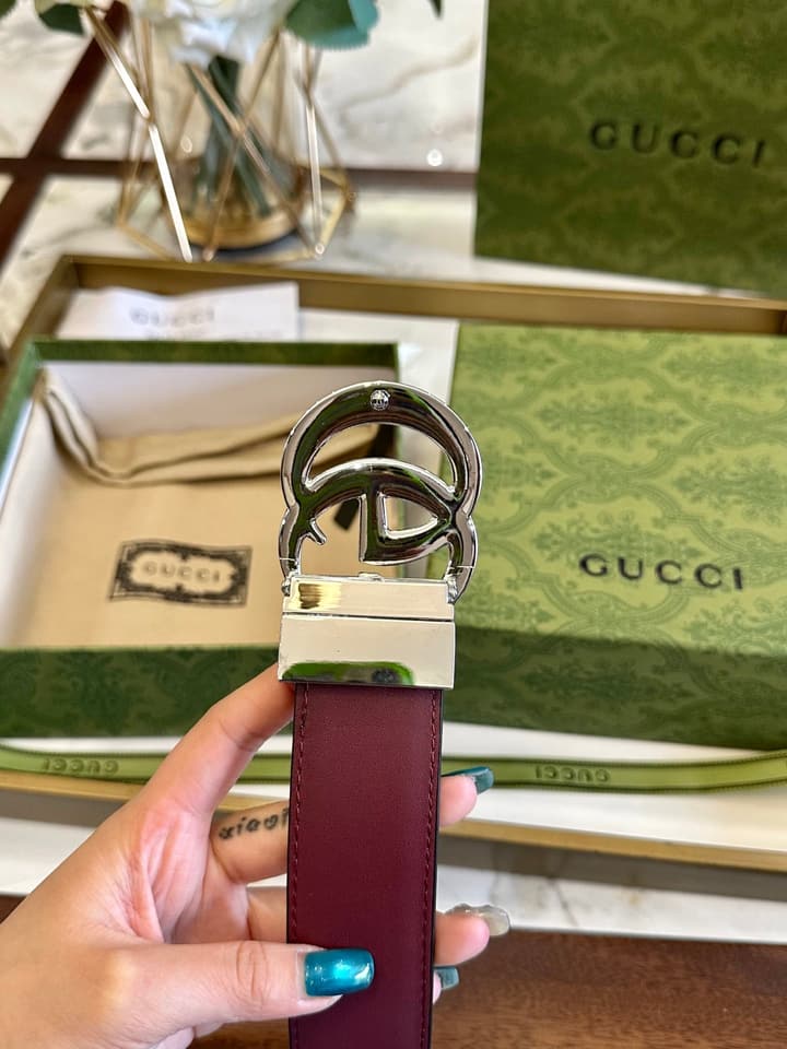 Gucci Leather Belt with Original Brass Buckle in Black Leather With Gold Buckle