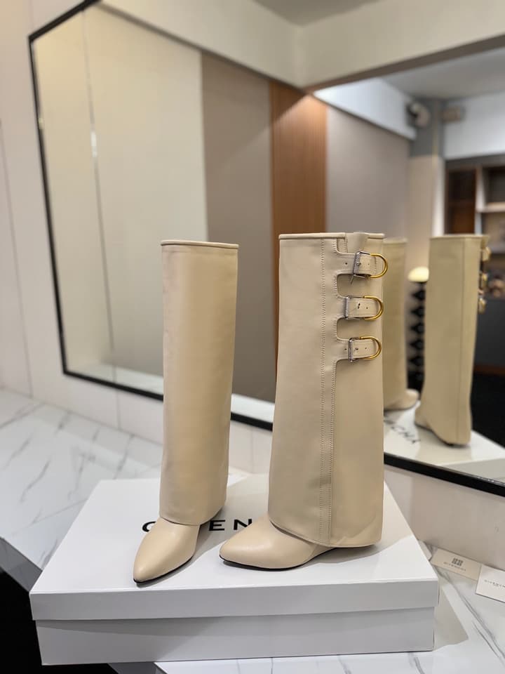 Givenchy Lock Detail Knee-High Boots – 2024 Spring/Summer Collection in Black