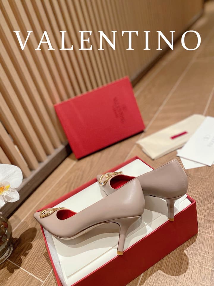 Valentino VLogo Signature Crystal Pumps – 2022 Collection in Black Patent Leather