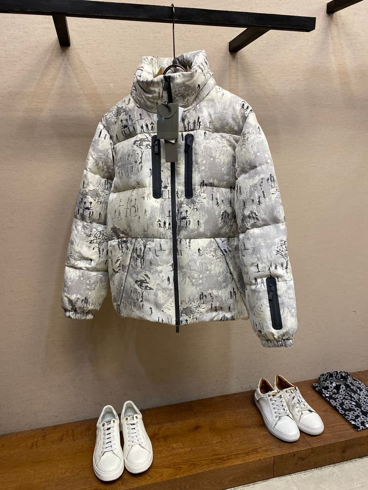 Dior Ski Functional Waterproof Puffer Jacket – 2023 Collection in Light Grey/white Patterned Ski Jacket