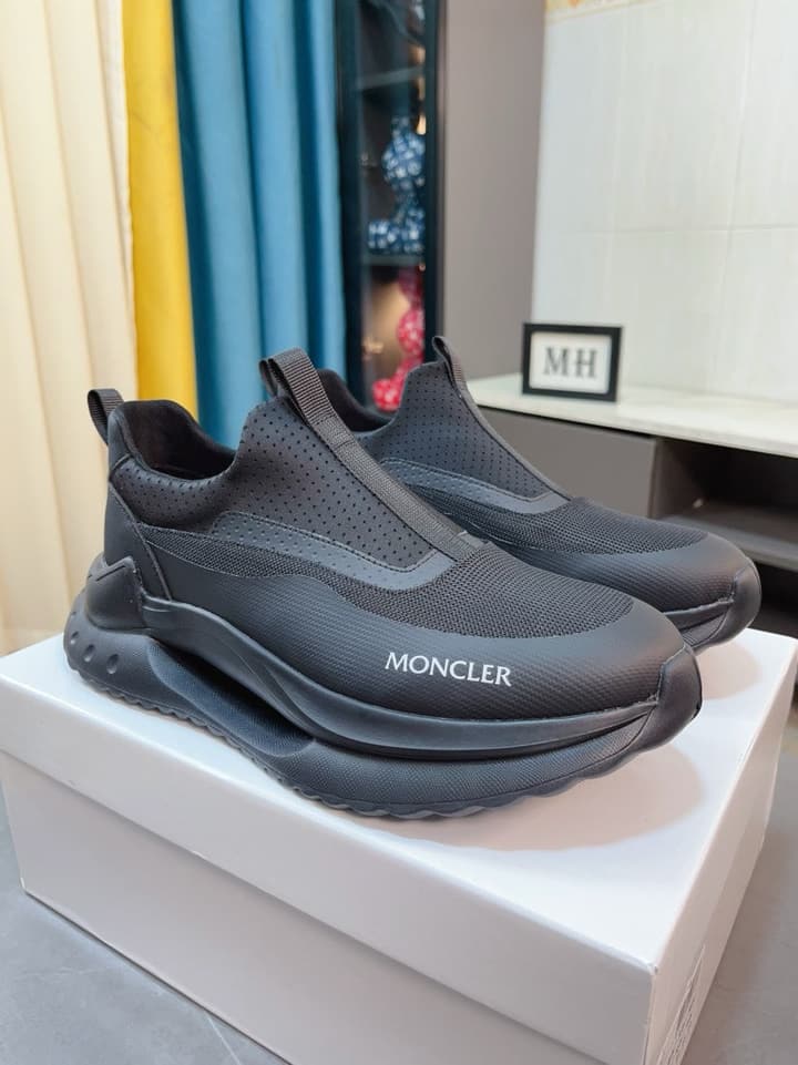 Moncler Calfskin Lace-Up Casual Sneakers in Black & White