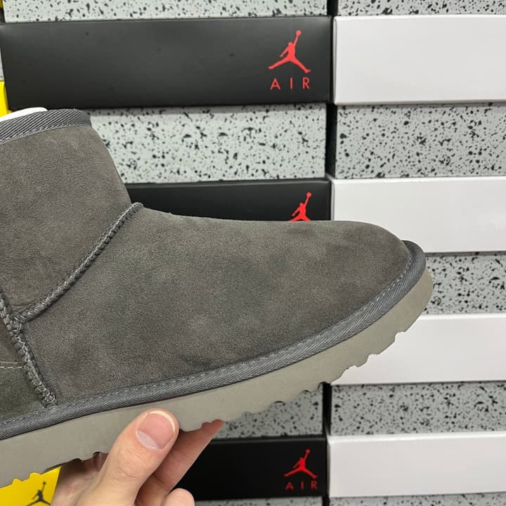 UGG Thick-Soled Low-Cut Fur-Lined Snow Boots in All Black Mini