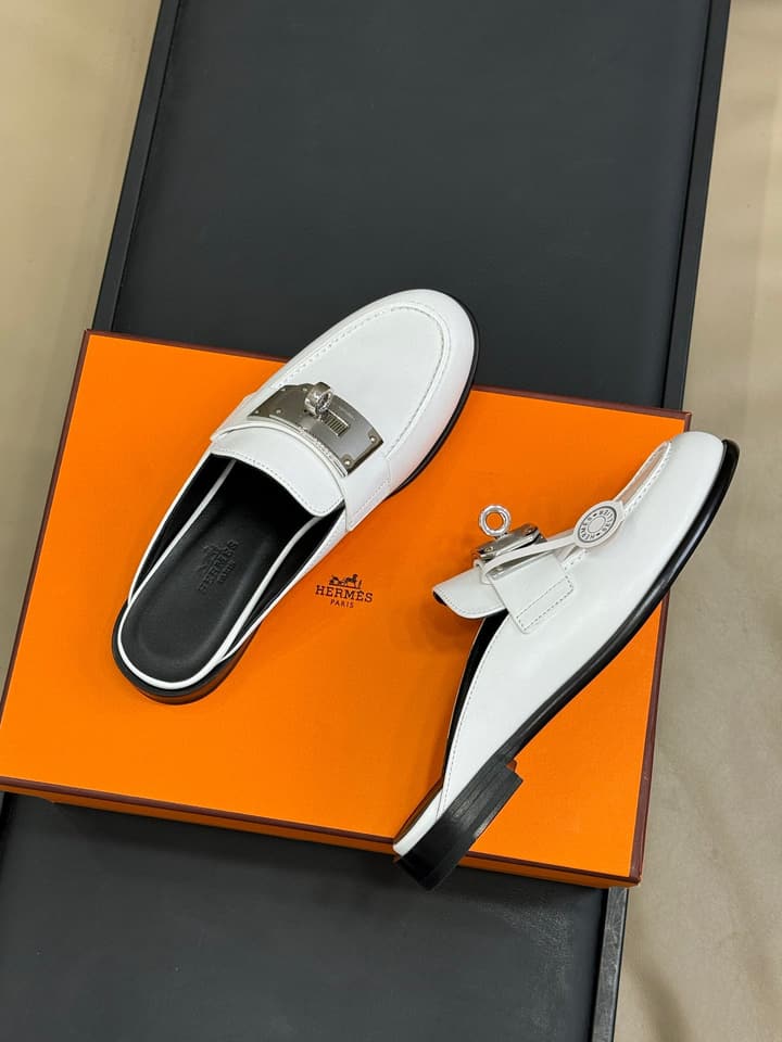 Hermes Kelly Wide Buckle Mules – 2025 Collection in Black