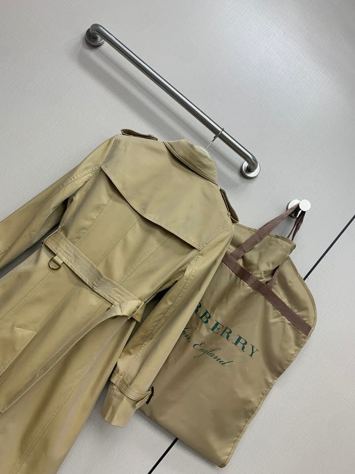 Burberry Sandringham Women's Trench Coat in Navy