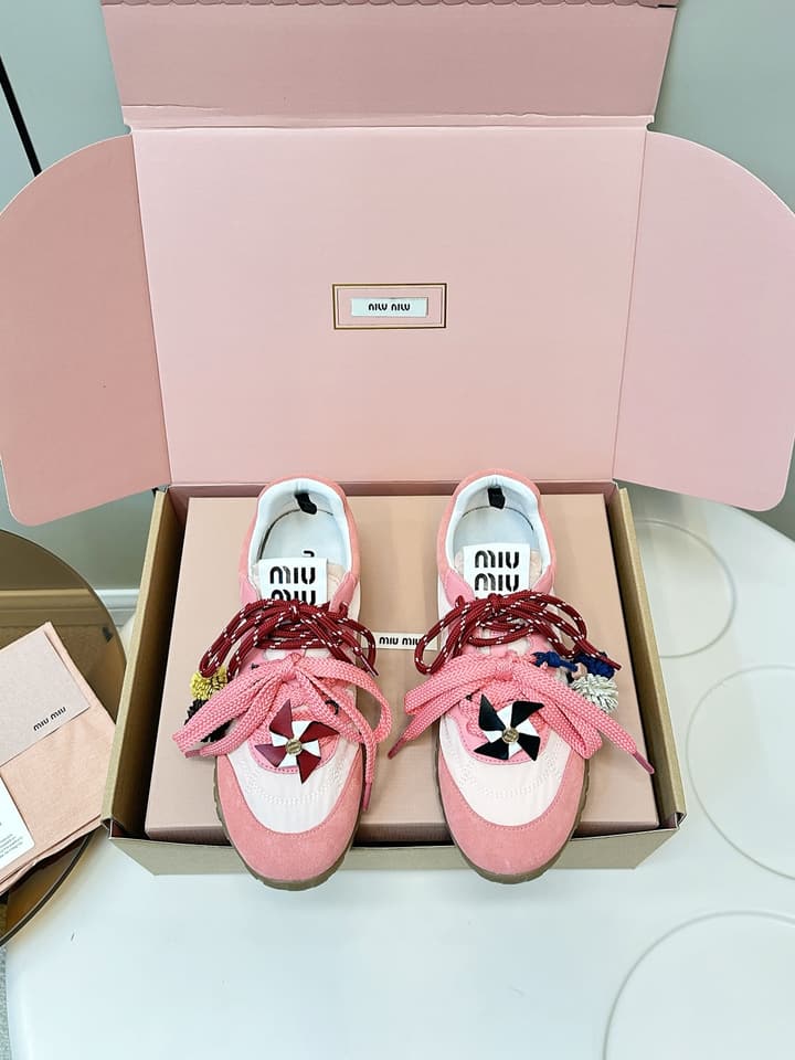 Miu Miu German Training Casual Shoes – 25SS Spring/Summer Runway Collection in Caramel Tan & Emerald Green Ribbons