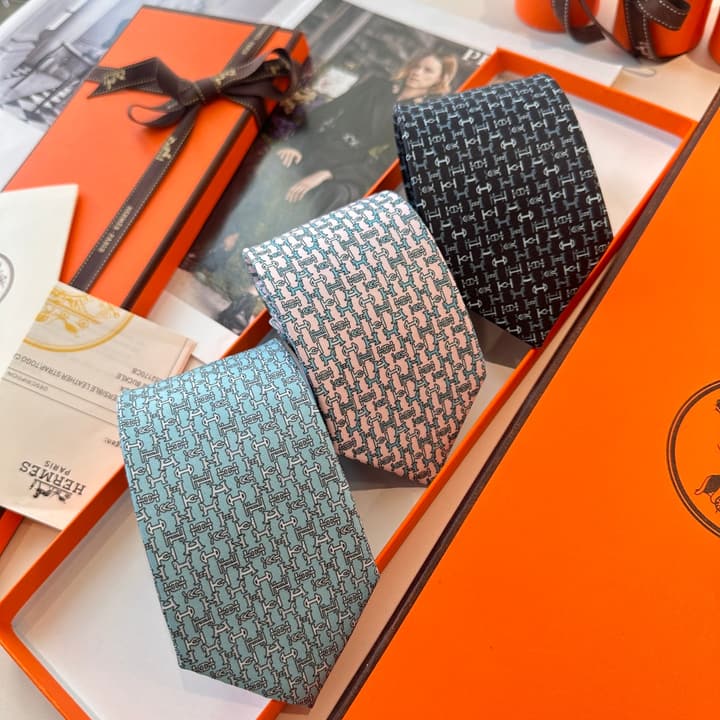 Hermès Men's Printed Silk Tie Series in Light Aqua Patterned