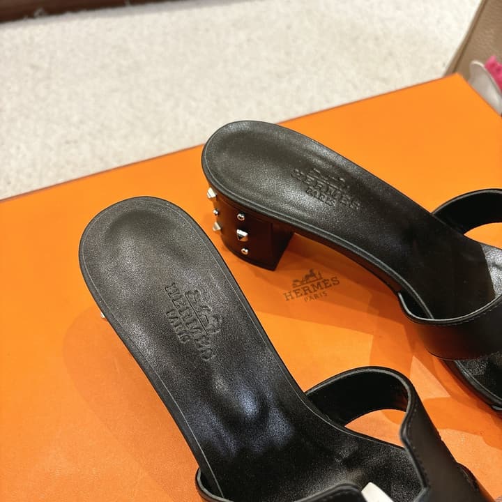 Hermès Oasis H-Slippers Sandals – New Colorway in Black Leather
