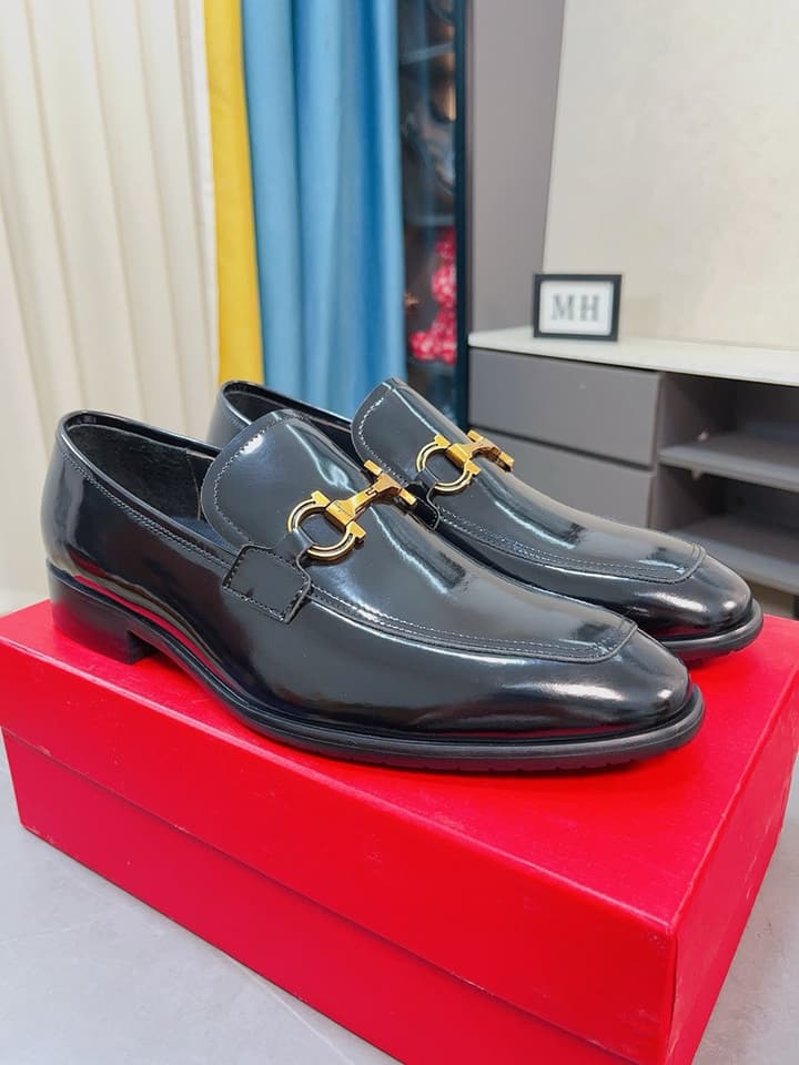 Ferragamo Men's Suede Business Loafers in Black Polished Leather Loafer