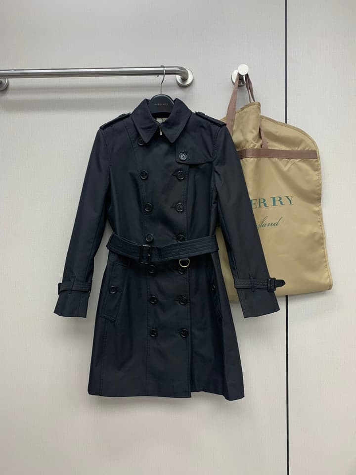 Burberry Sandringham Women's Trench Coat in Navy