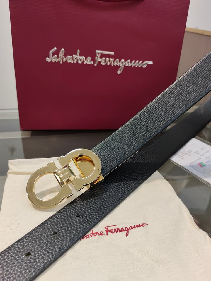 Ferragamo Reversible Leather Belt with Copper Buckle in Dark Leather With Black Buckle