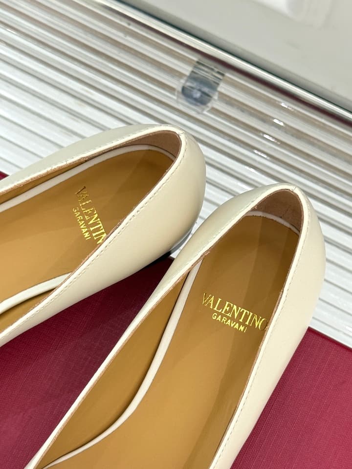 Valentino VLogo Metal Buckle Ballet Flats – 25FW in Charcoal