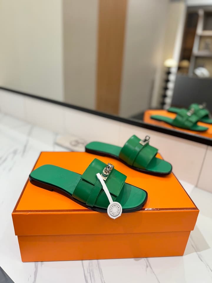Hermès Classic Timeless Leather Sandals in Black