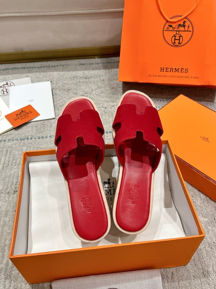 Hermès Wedge Sandals – 2024 Spring/Summer Collection in Bright Red Suede