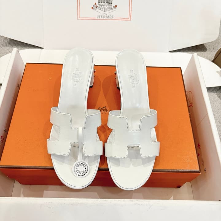 Hermès Oasis H-Slippers Sandals – New Colorway in Black Leather