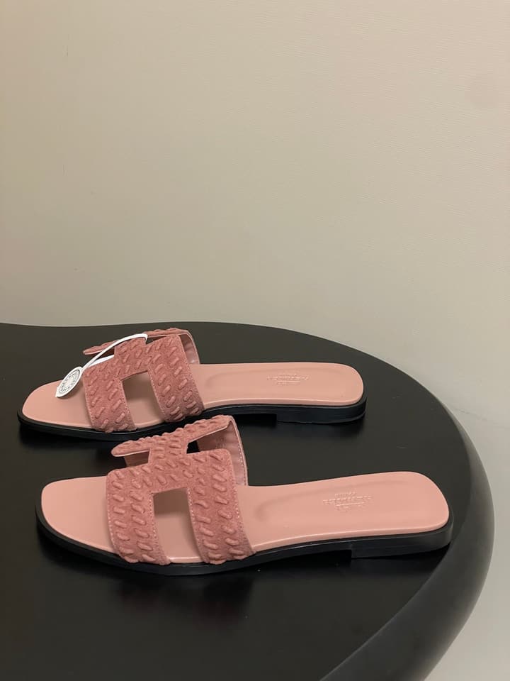 Hermès Oran Woven Suede Sandals – 2025 Collection in Black Leather