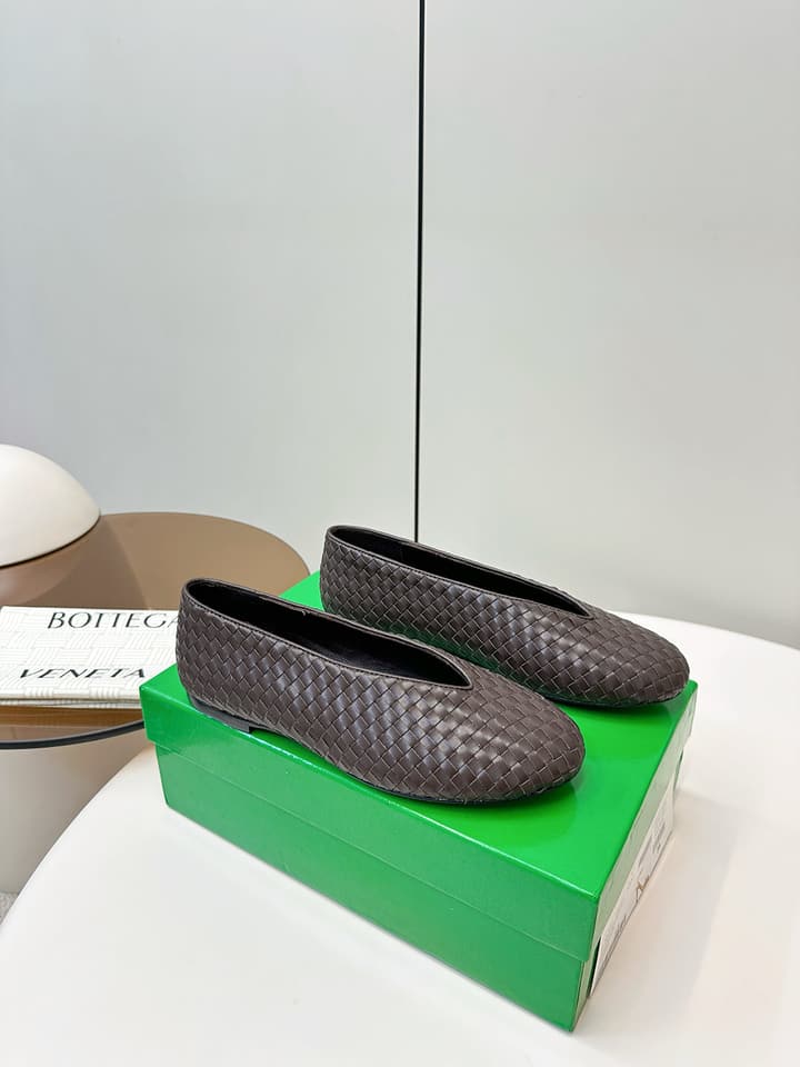 Bottega Veneta 2025 Woven Flat Shoes in Dark Brown