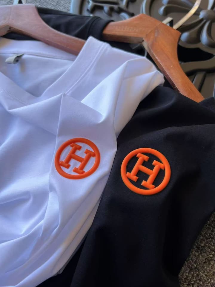 Hermès Mulberry Silk 3D H Logo T-Shirt – 2025 Spring/Summer Collection in Classic Black