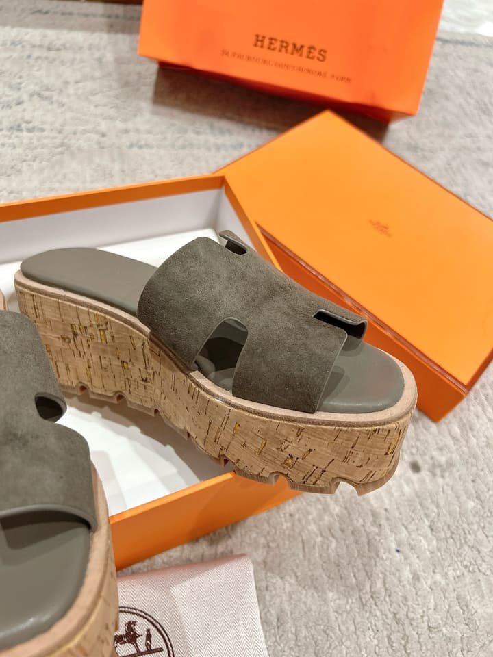Hermès 2024 Spring/Summer Wedge Sandals – 2024 Spring/Summer Collection in White Leather