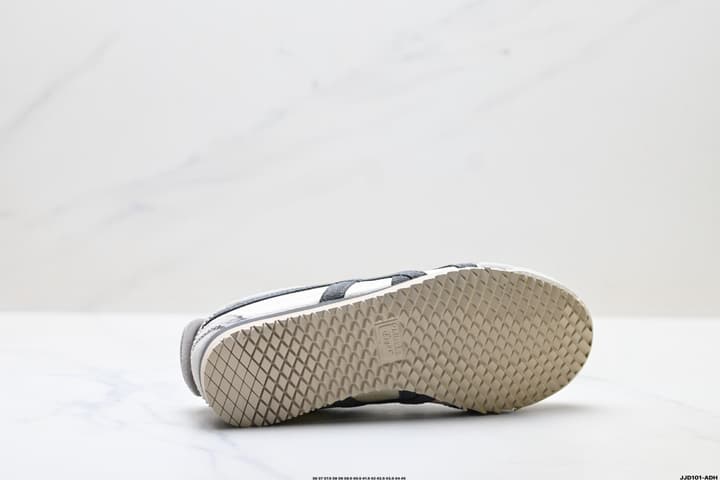 Onitsuka Tiger NIPPON MADE MEXICO 66 DELUXE Sneakers in Cream With Dark Grey Stripes