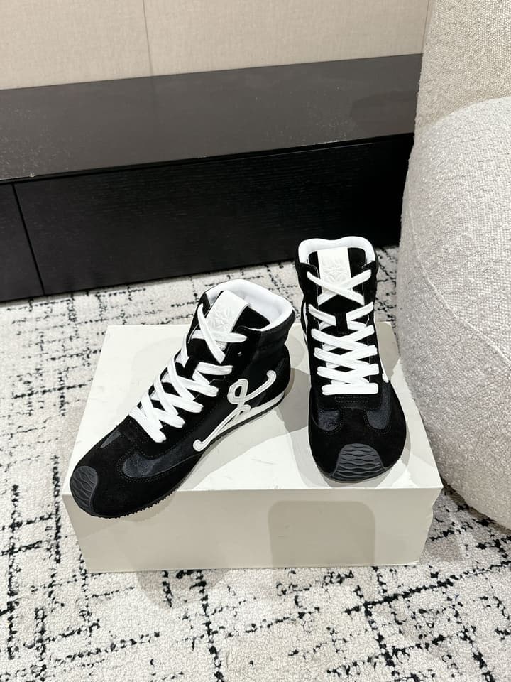 Loewe Flow Runner 2.0 Runway Sneakers – 25SS in All White With Gum Sole
