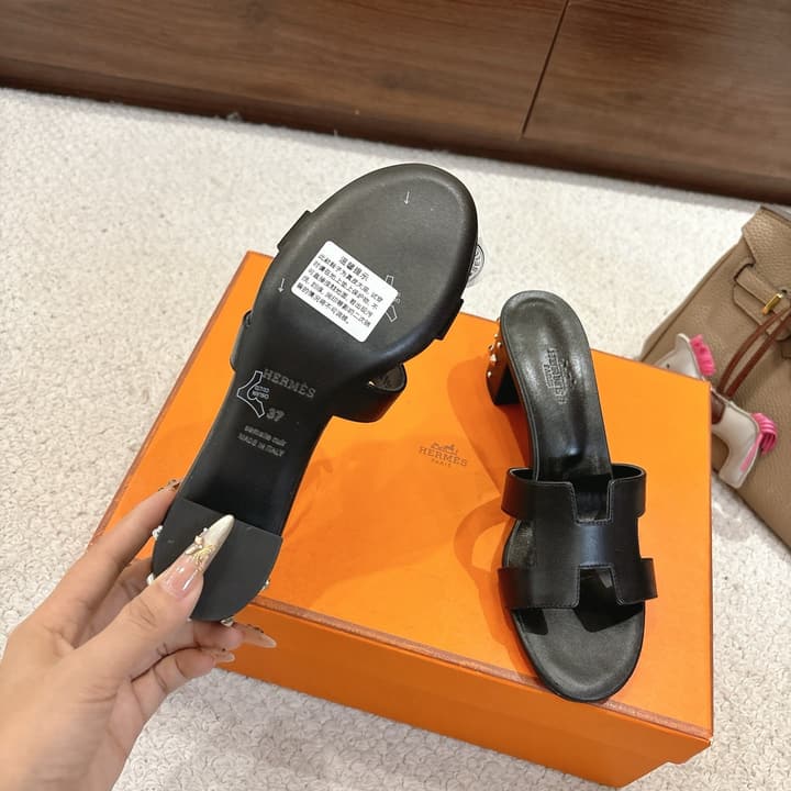 Hermès Oasis H-Slippers Sandals – New Colorway in Black Leather