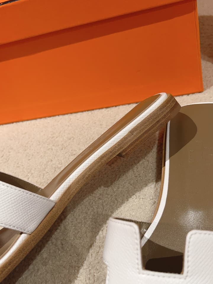 Hermès Oasis H Flat Sandals in Taupe Strap