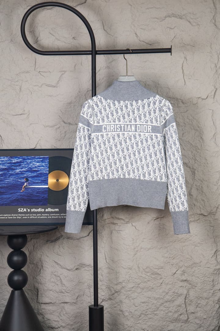 Dior Classic Oblique Reversible Cashmere Sweater – 25FW in Camel Oblique Pattern