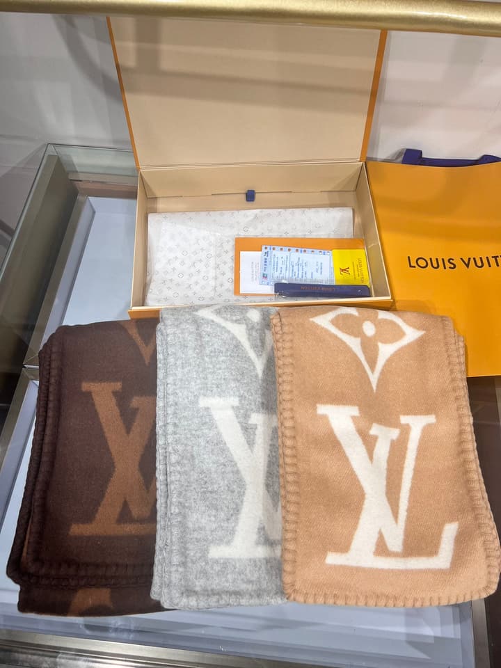 Louis Vuitton Monogram Jacquard Cashmere Scarf – 2023 Collection