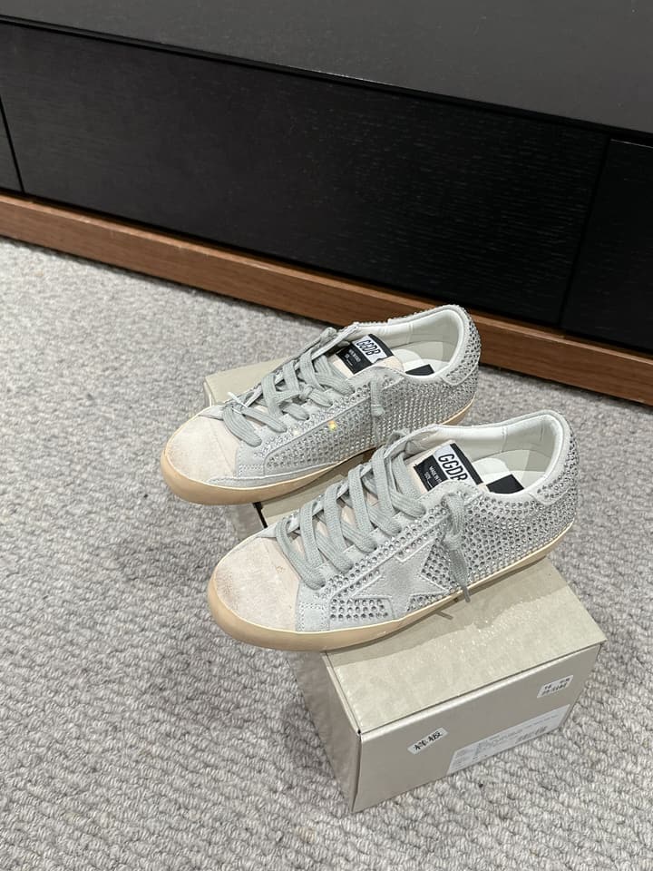 Golden Goose Classic Distressed Sneakers – 2024 Spring/Summer Collection