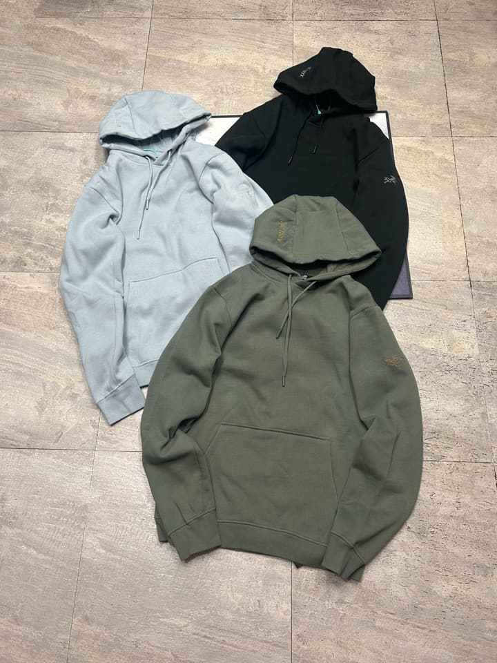Arc'teryx Emblem Fleece Hoodie in Classic Black