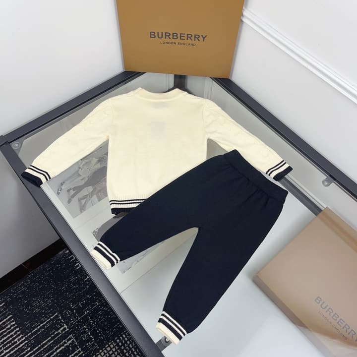 Burberry Baby Cable Knit Two-Piece Set – Kids Collection in Cream And Black Knit Set