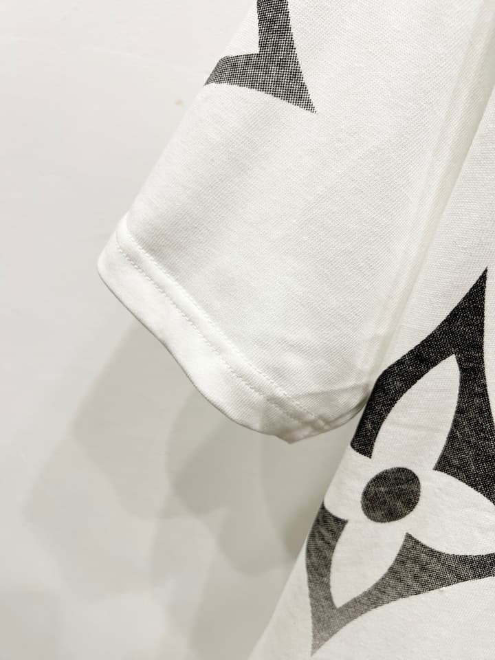 Louis Vuitton Monogram Gradient Logo T-Shirt – 25SS in Black