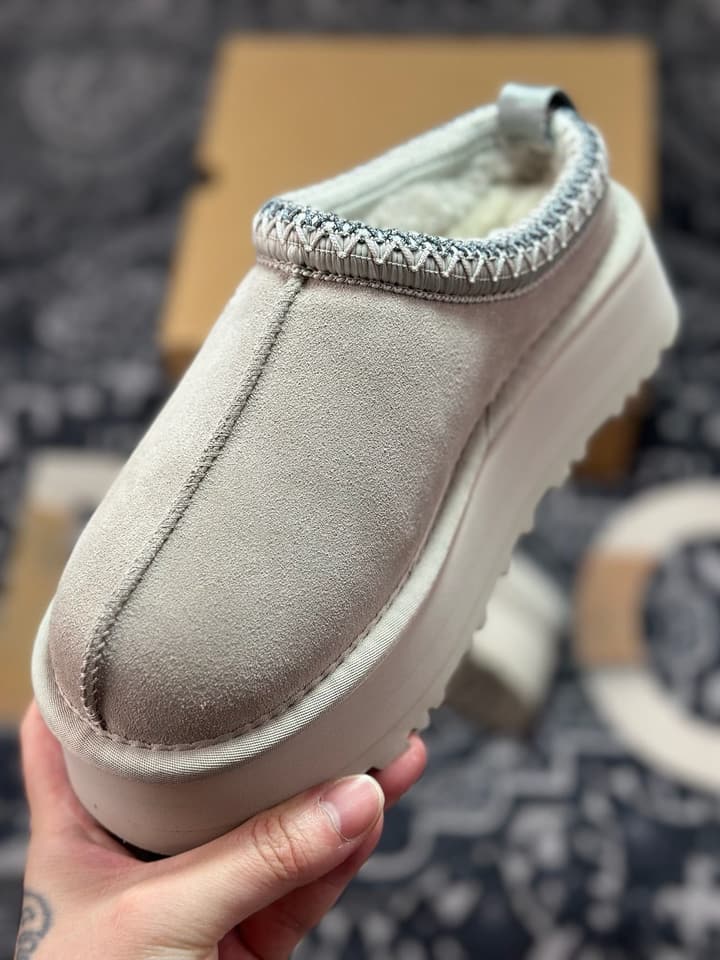 UGG Tazz Platform Snow Boots in Classic Black
