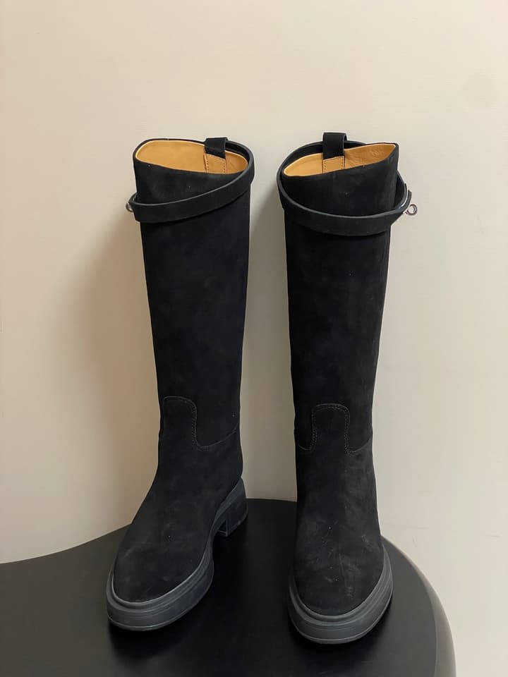 Hermès Jumping Kelly Buckle Knee-High Boots in Black Leather